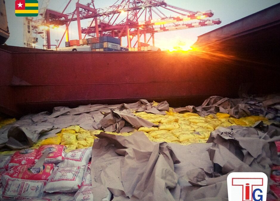 Sous l’Œil Expert : Opération de Déchargement de Riz au Port Autonome de Lomé